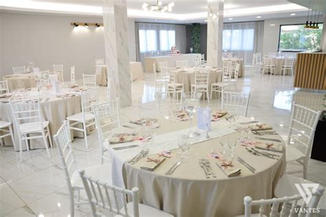 Interni eleganti di una sala ricevimenti