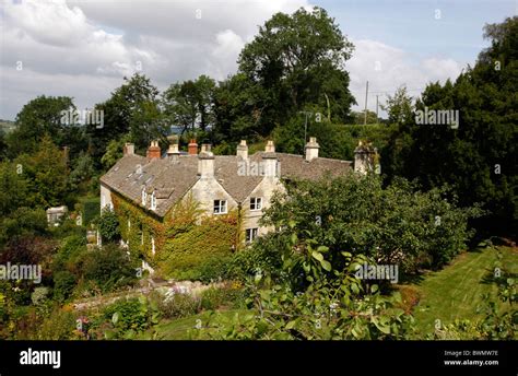Paesaggio delle Cotswolds con case tradizionali