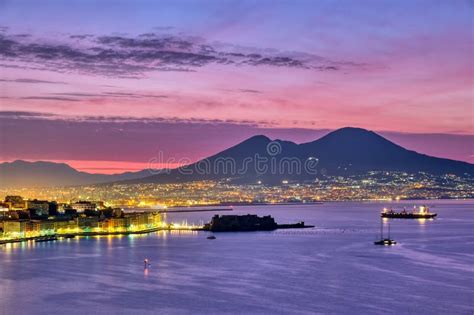 Panorama del Golfo di Napoli con il Vesuvio