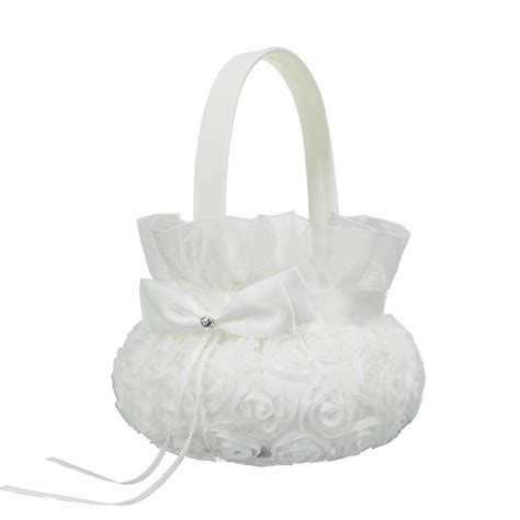 Cesto bianco decorato con fiori per matrimonio
