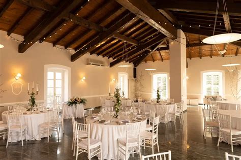 Interno della sala ricevimenti con soffitto a volta