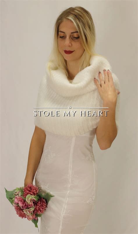 Modelli di stole in pelliccia bianca per spose e damigelle