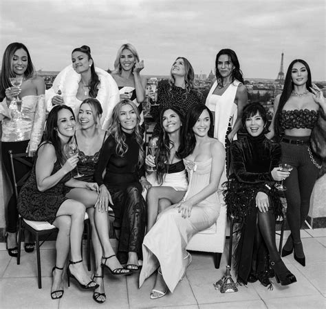Sposa al centro dell'attenzione con le amiche