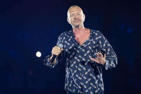 Biagio Antonacci durante un concerto