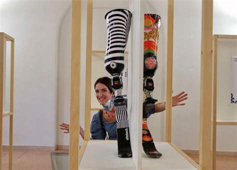 Martina Caironi con le sue protesi decorative