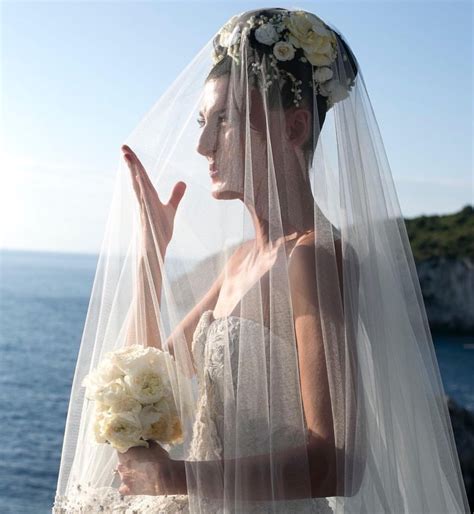 Dettaglio dell'abito da sposa di Giovanna Battaglia firmato Alexander McQueen