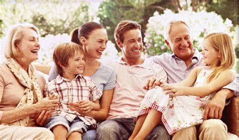 Famiglia moderna a un matrimonio